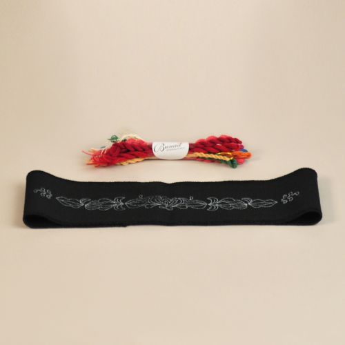 Trykk til brodert krage